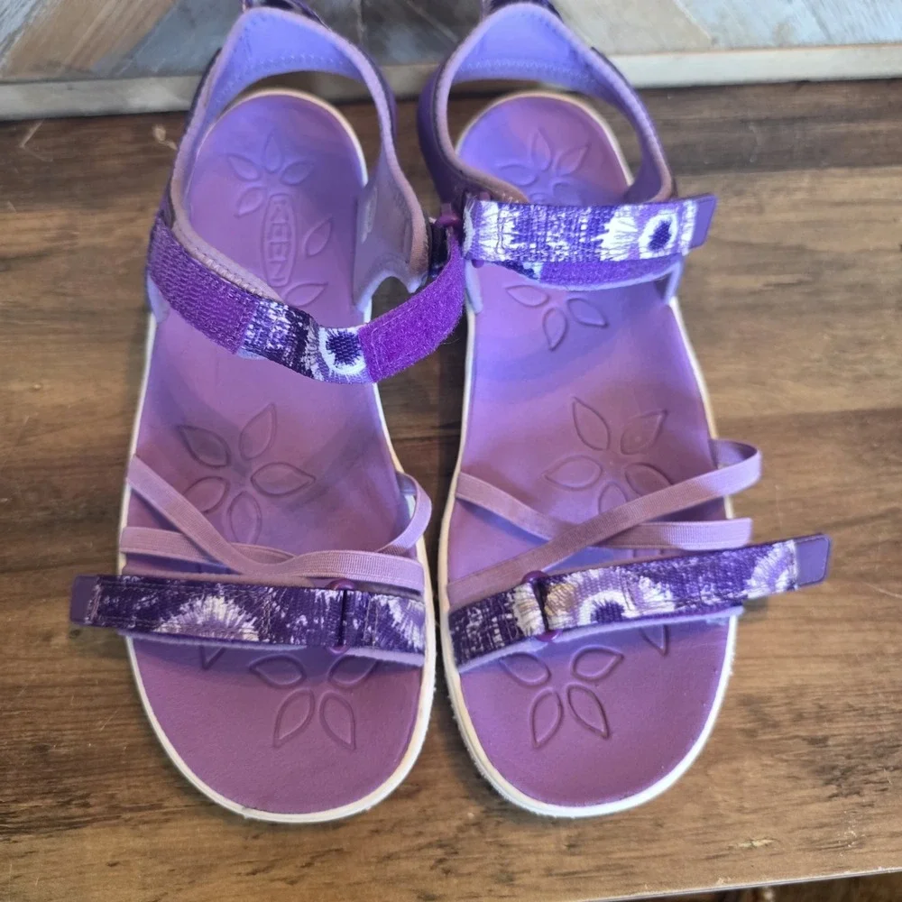 Keen Shoes Youth Size 6 Purple & White Hook and Loop Strappy Sandals Water Sport